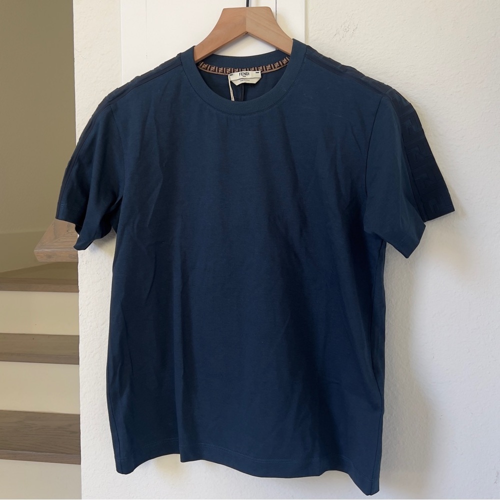 NWT Fendi Cotton Tee T-Shirt with FF Logo Trim on Shoulders in Navy Blue